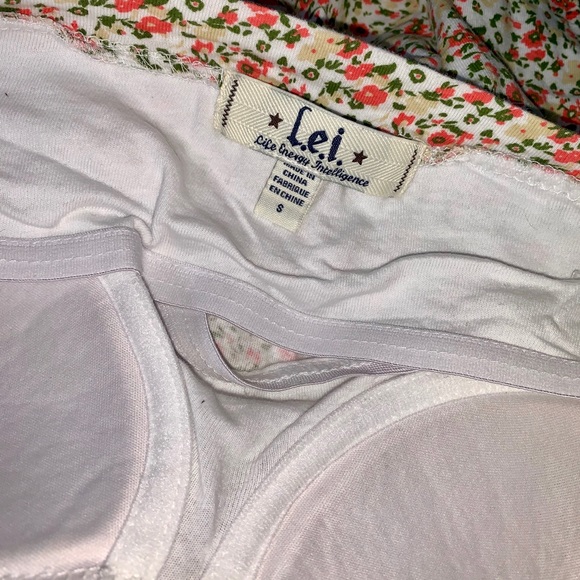 L.E.I. Floral Halter Top - Picture 3 of 3